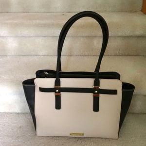 BRAND NEW LIZ CLAIBORNE HANDBAG, TAN, BLACK, 4 ZIPPED COMPARTMENTS 17x11x5",